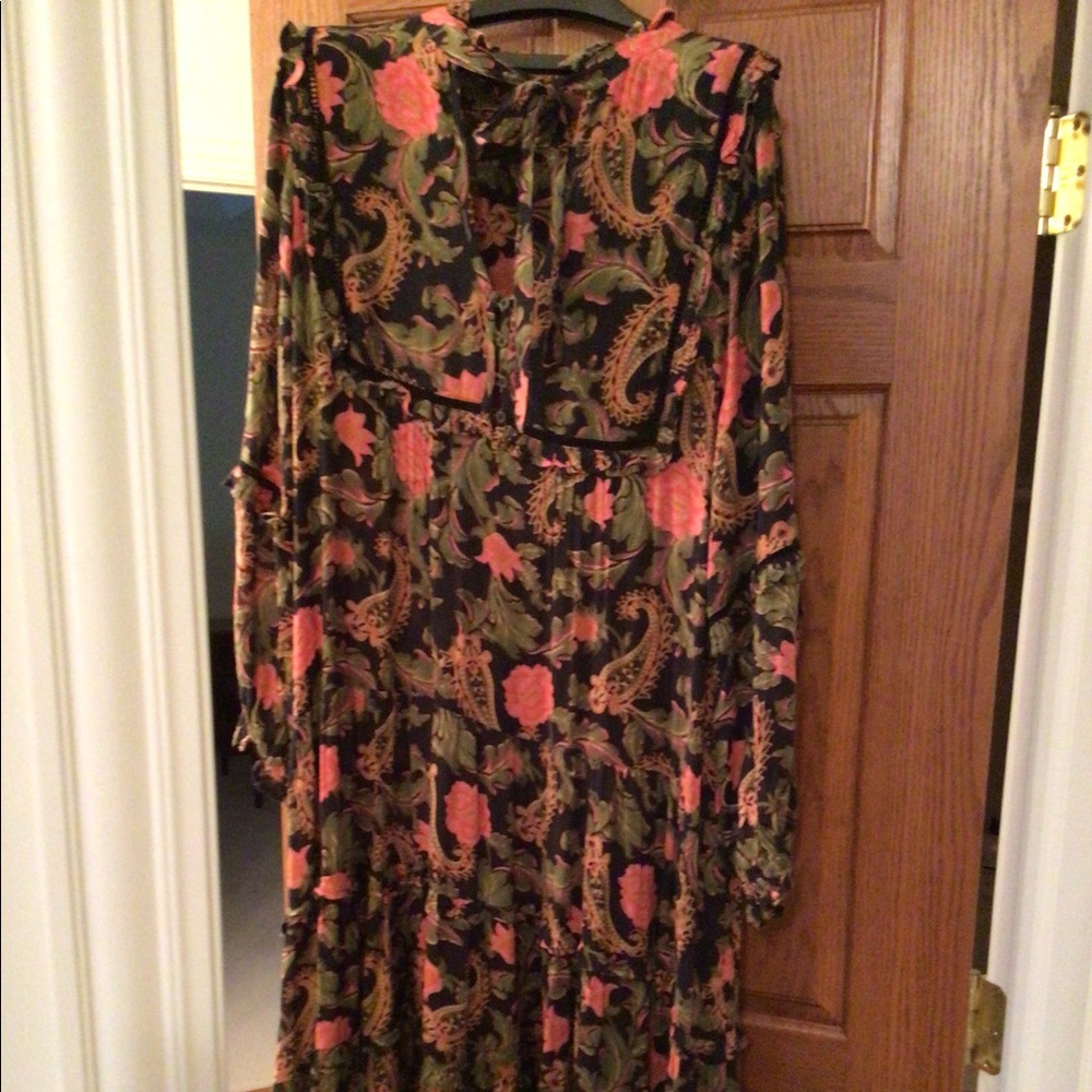 Etienne maxi in black XL